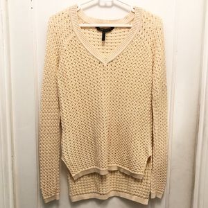 BCBG Maxazria Kent Open Knit V-Neck Sweater in Powder. Size Small